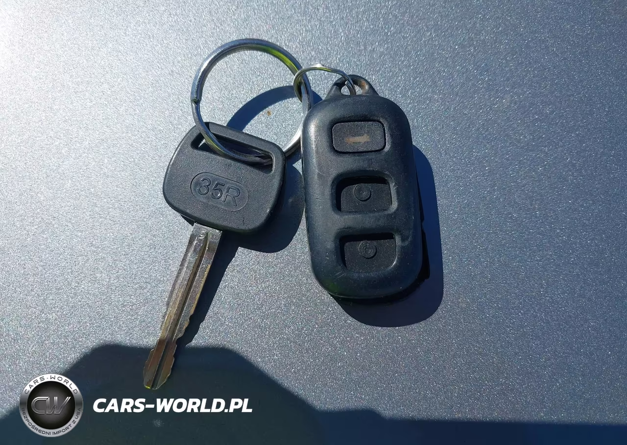 2002 Toyota Camry Le VIN:JTDBE30K020125774 - 11