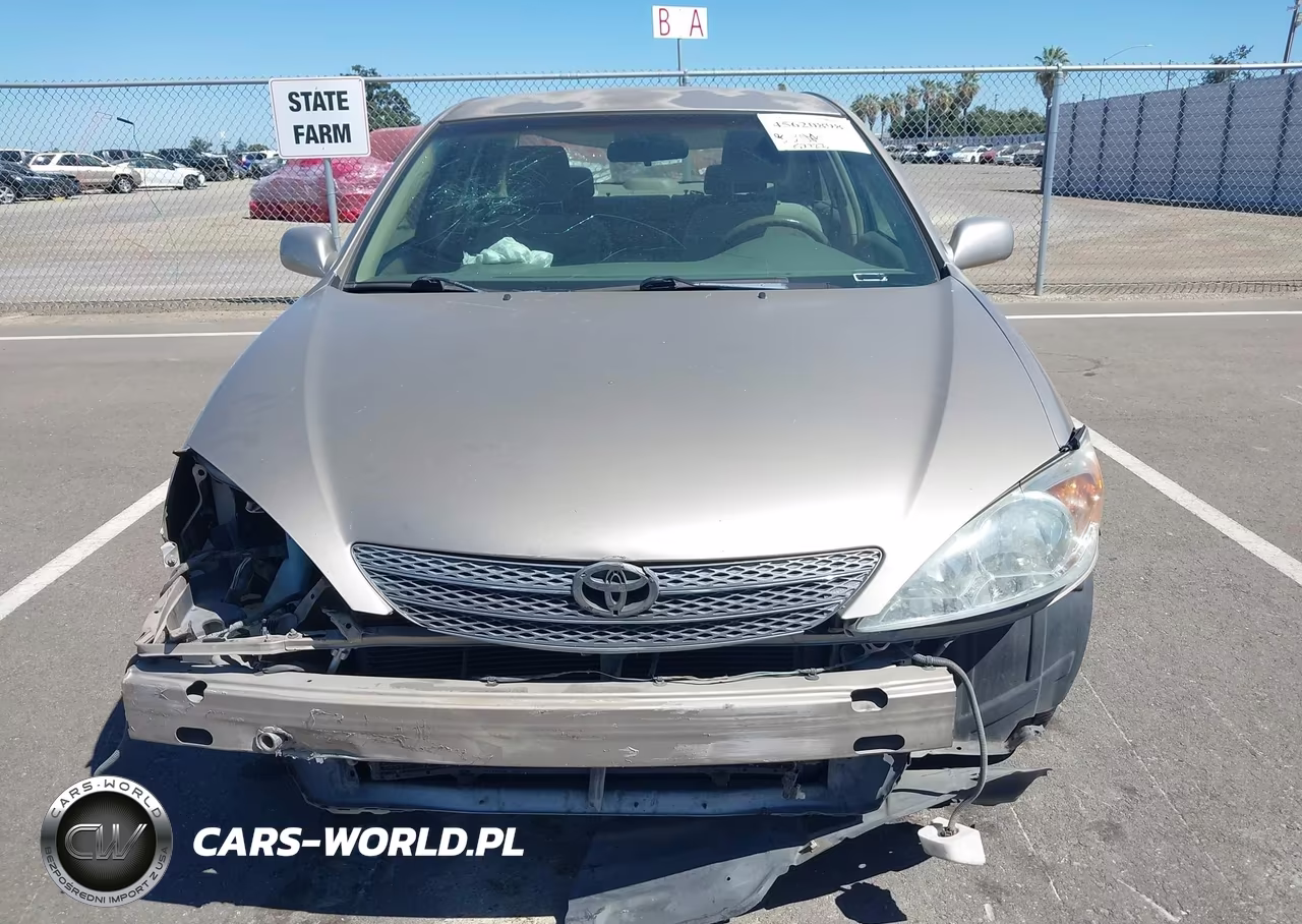 2002 Toyota Camry Le VIN:JTDBE30K020125774 - 13