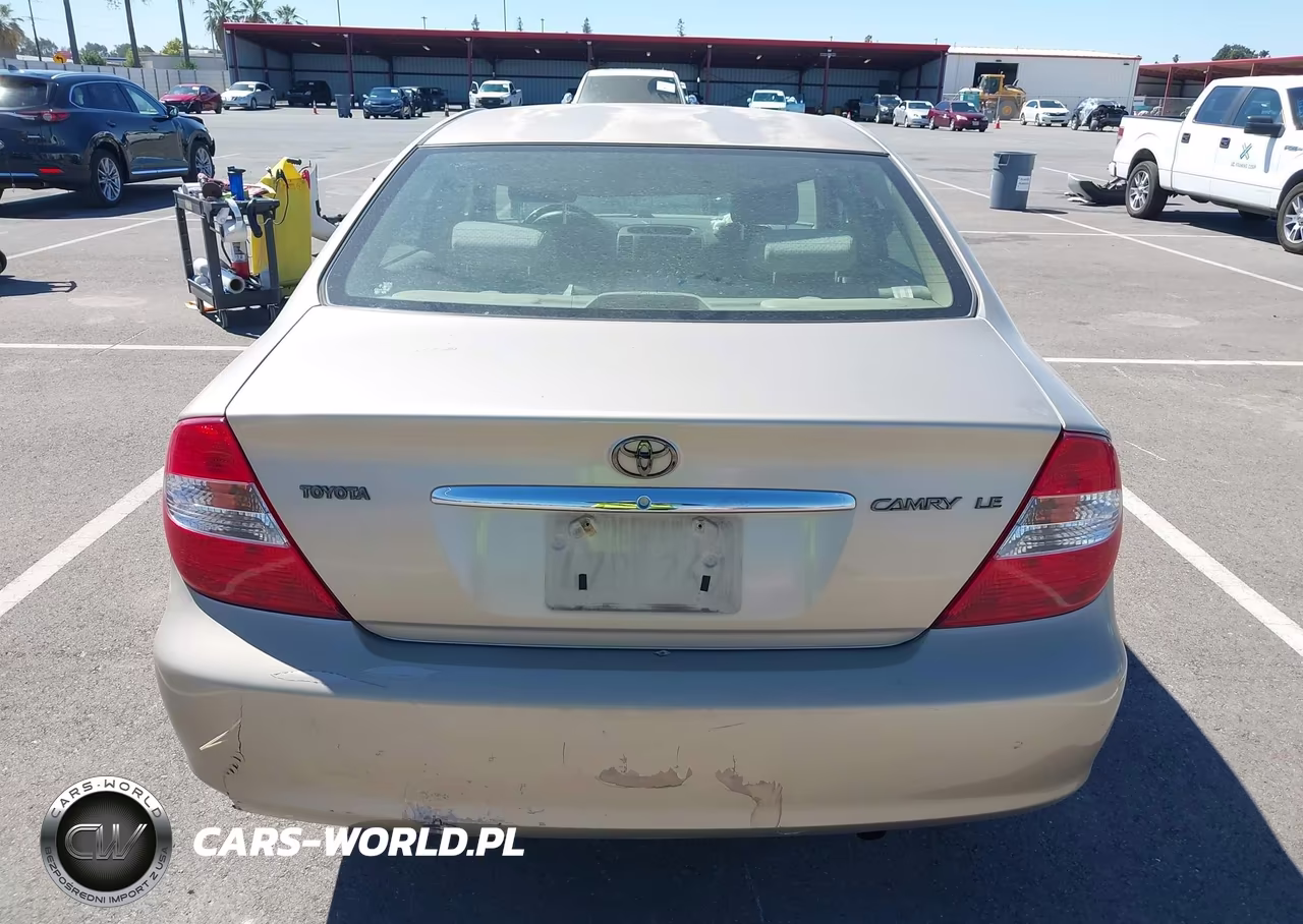 2002 Toyota Camry Le VIN:JTDBE30K020125774 - 17
