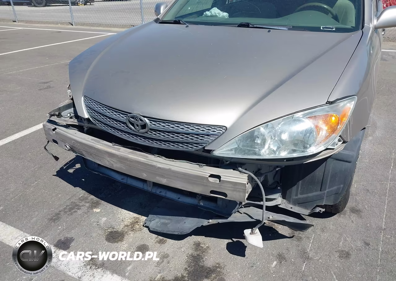 2002 Toyota Camry Le VIN:JTDBE30K020125774 - 6