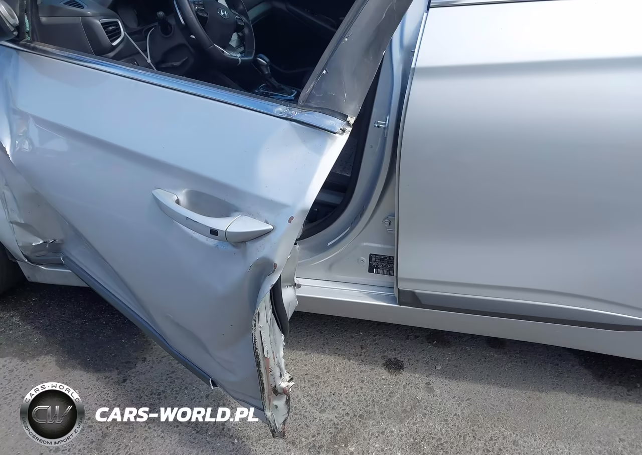 2019 Hyundai Ioniq Hybrid Sel VIN:KMHC75LCXKU144836 - 18