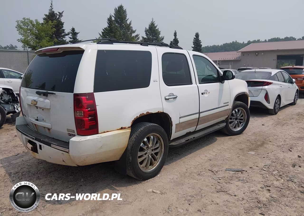2011 Chevrolet Tahoe Ltz VIN:1GNSKCE05BR262289 - 4