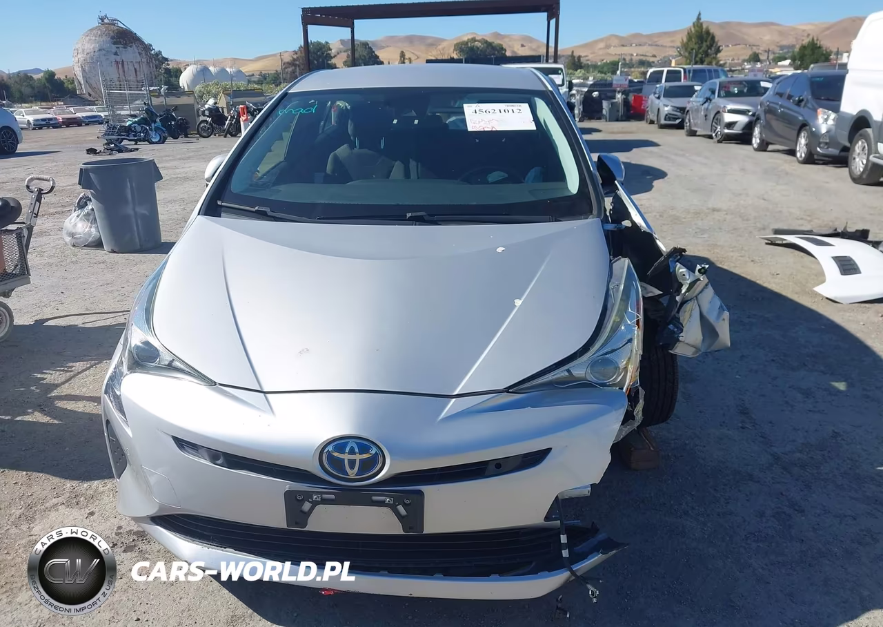 2018 Toyota Prius Three VIN:JTDKARFU2J3066263 - 13