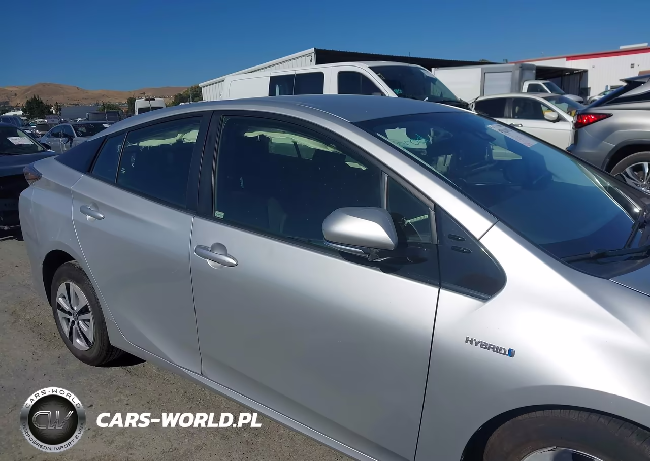 2018 Toyota Prius Three VIN:JTDKARFU2J3066263 - 14