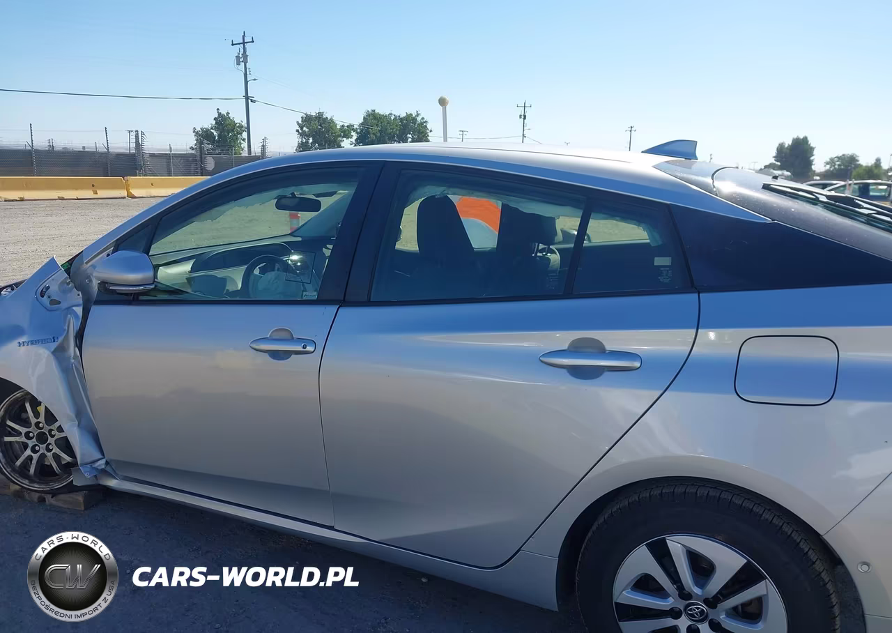 2018 Toyota Prius Three VIN:JTDKARFU2J3066263 - 15