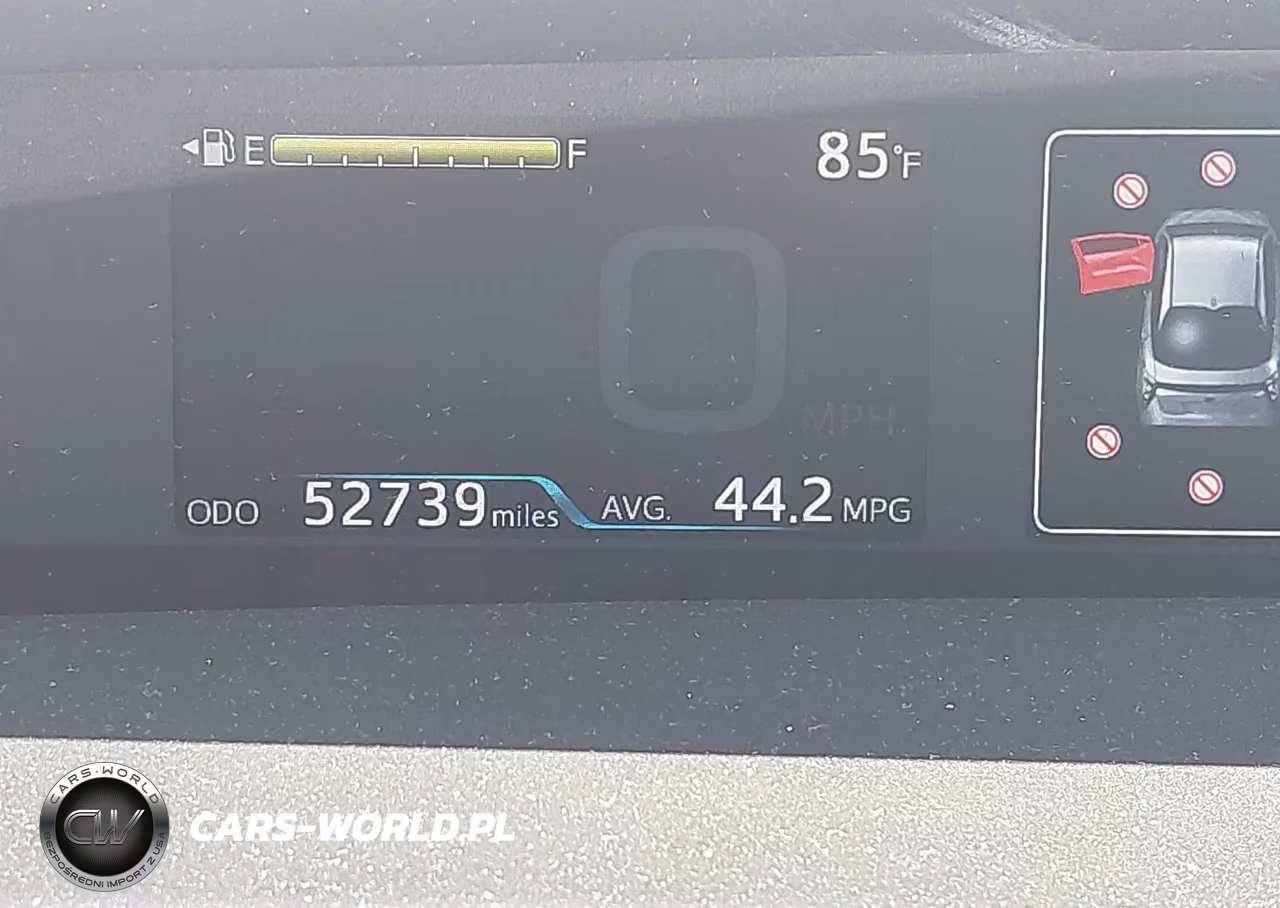 2018 Toyota Prius Three VIN:JTDKARFU2J3066263 - 16