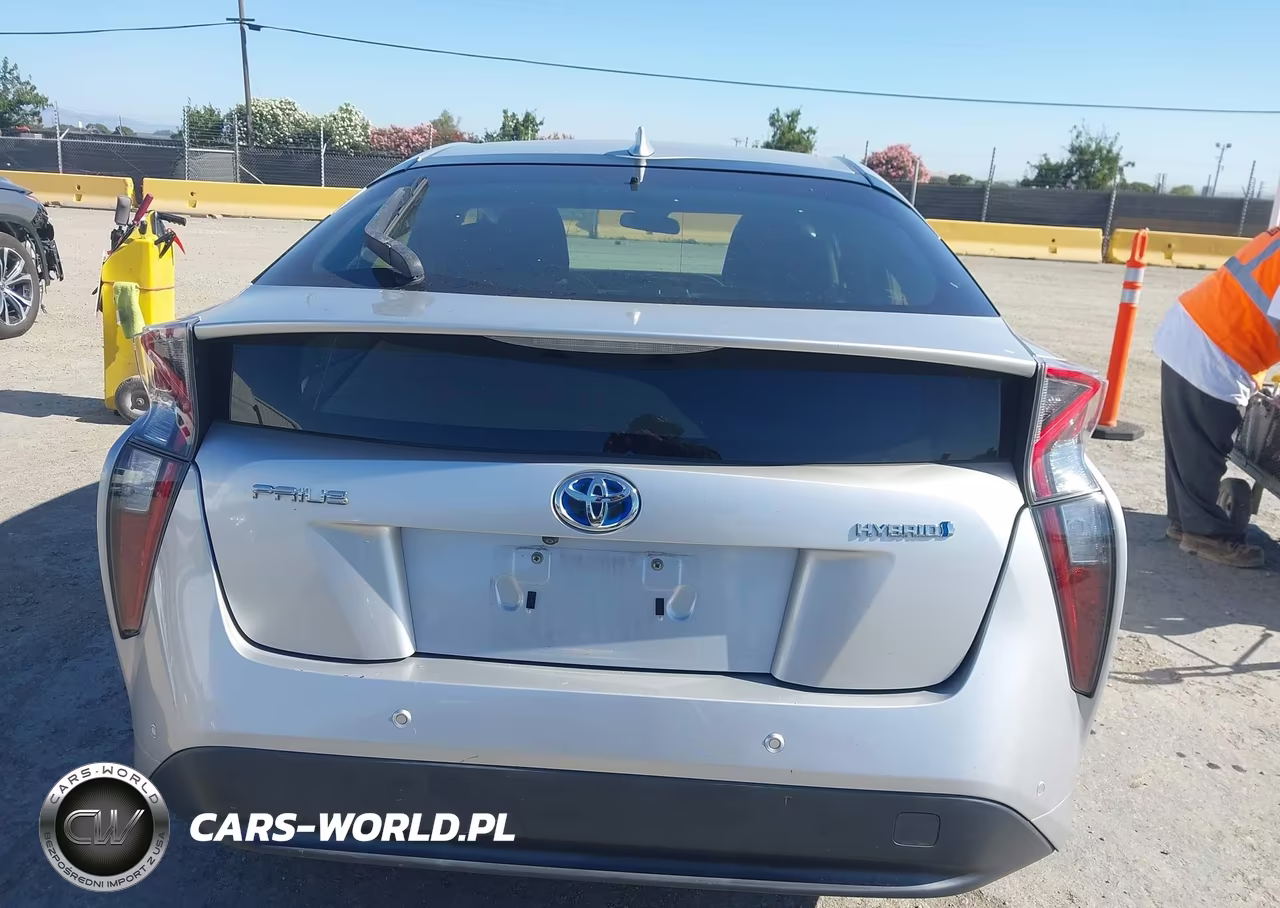 2018 Toyota Prius Three VIN:JTDKARFU2J3066263 - 17