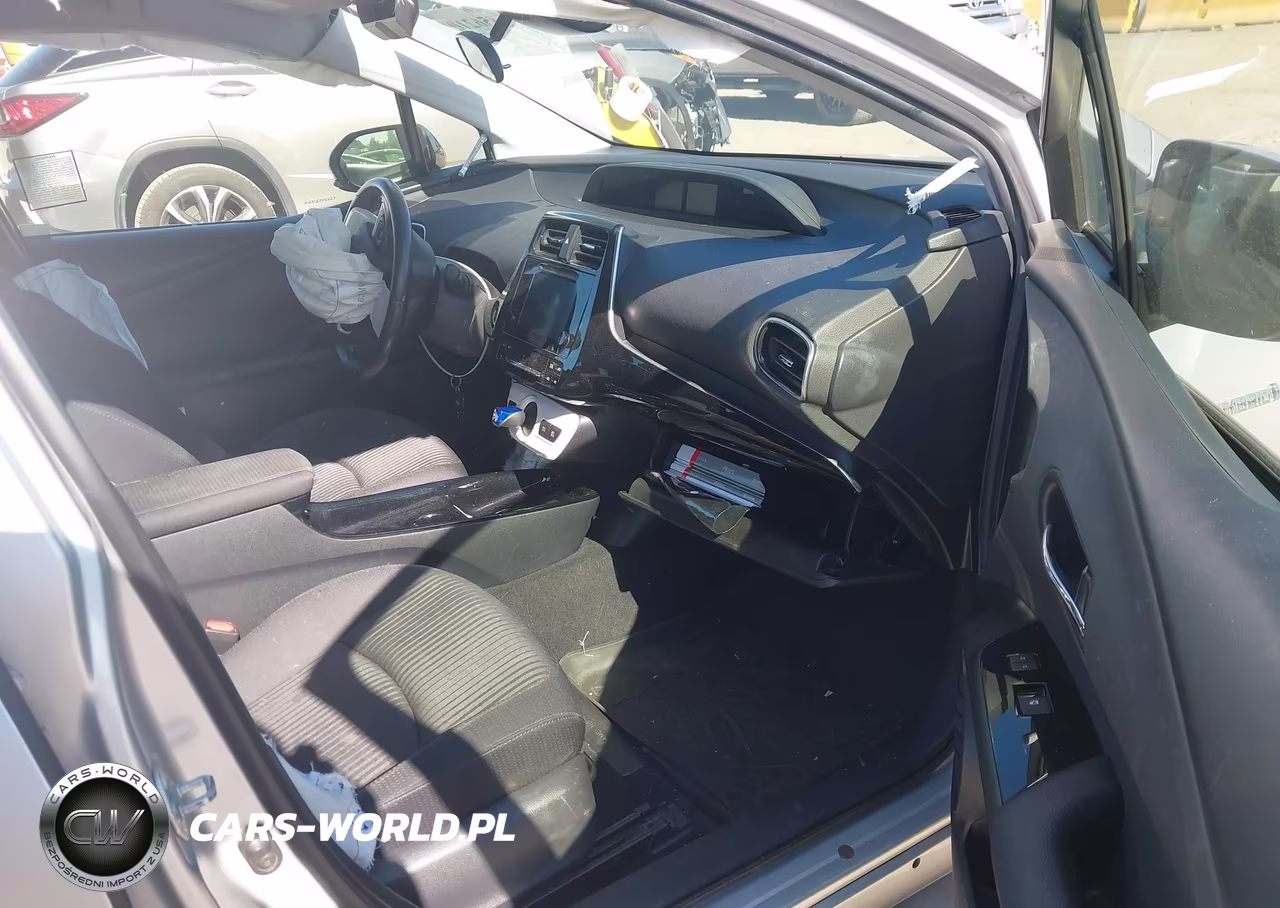 2018 Toyota Prius Three VIN:JTDKARFU2J3066263 - 5
