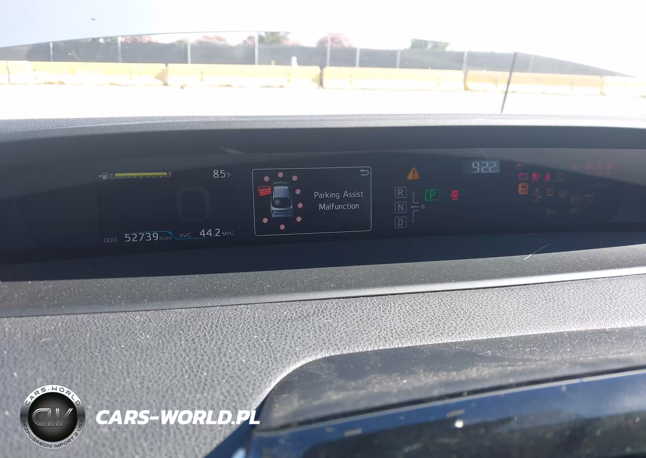 2018 Toyota Prius Three VIN:JTDKARFU2J3066263 - 7