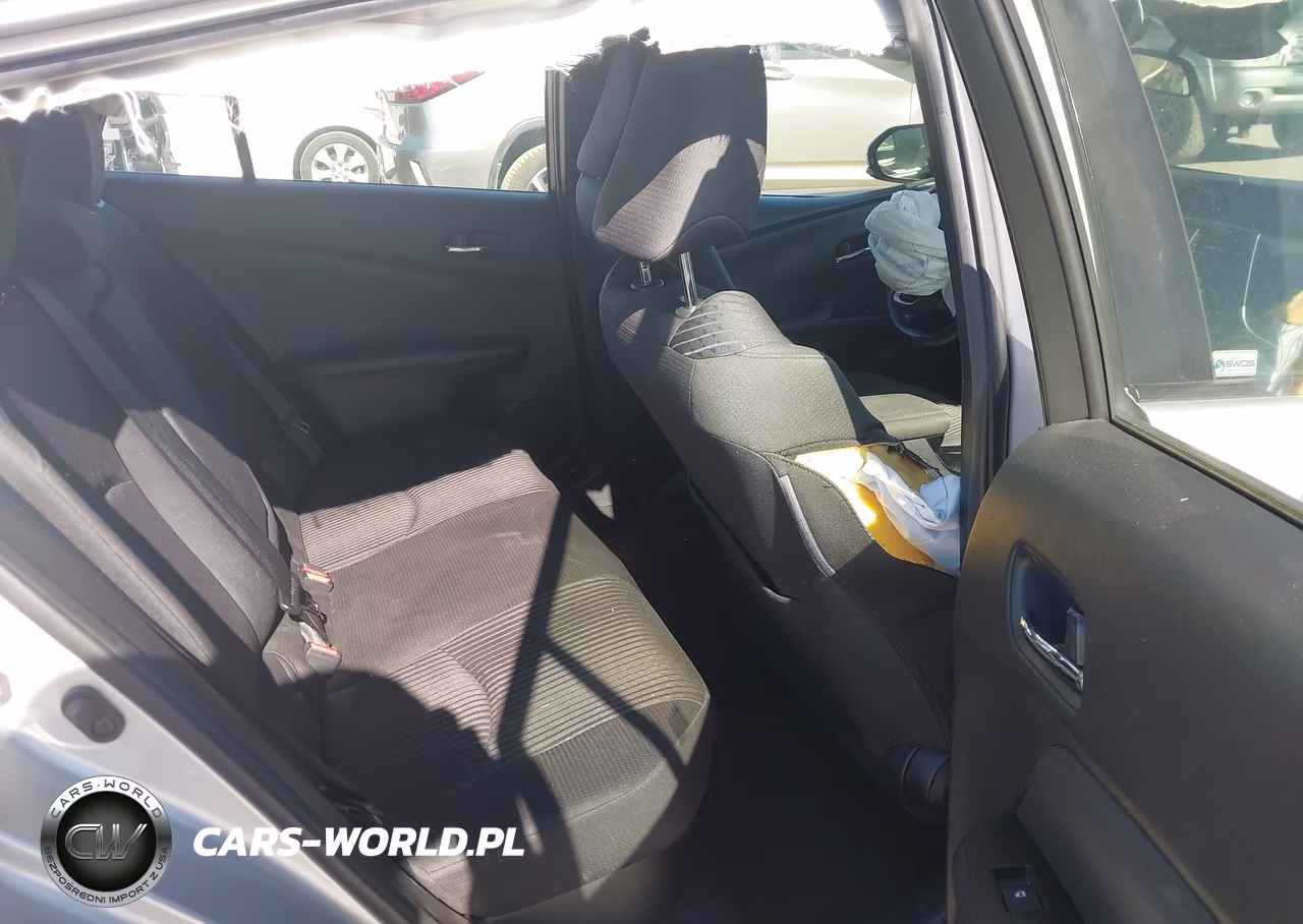 2018 Toyota Prius Three VIN:JTDKARFU2J3066263 - 8