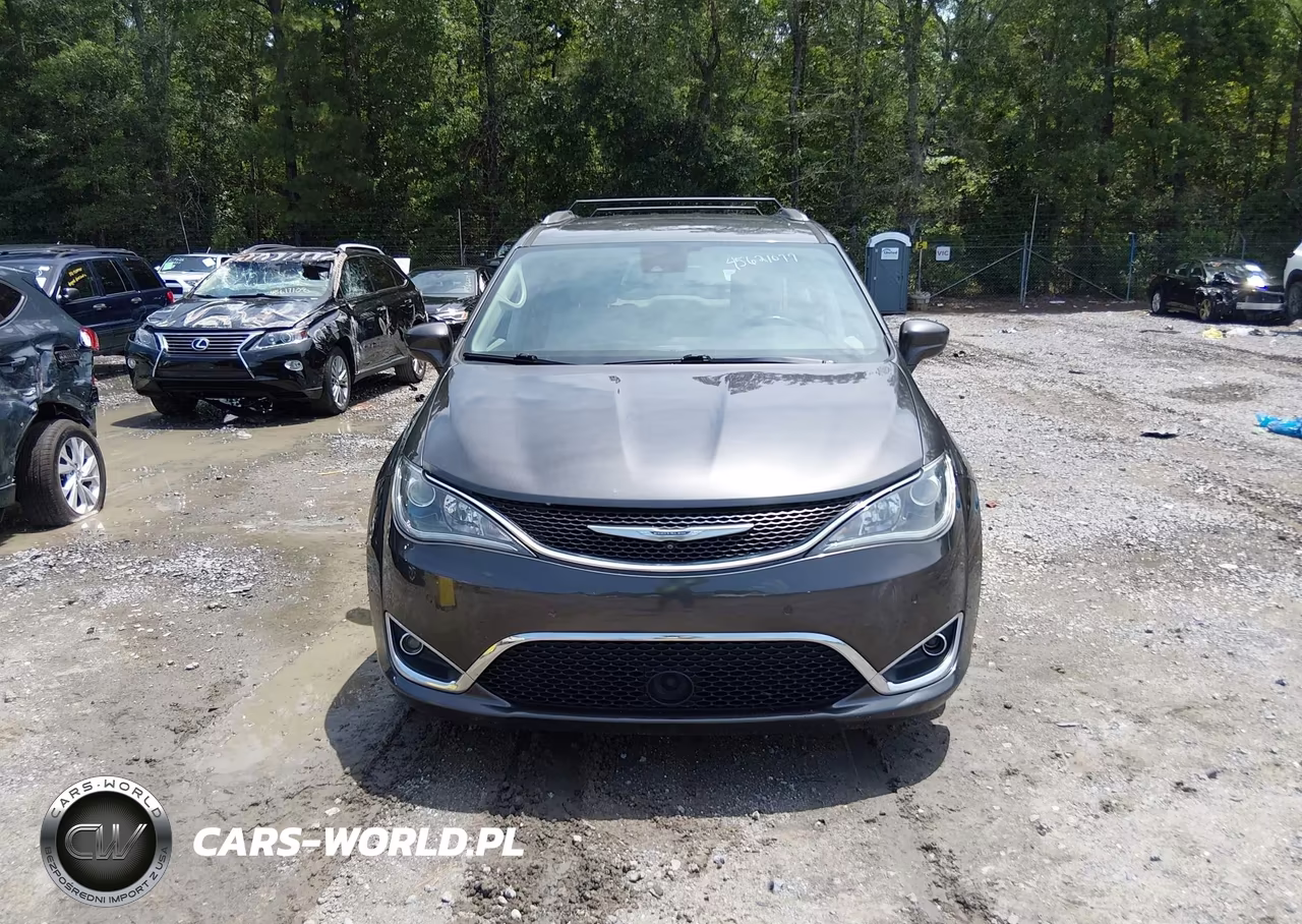 2017 Chrysler Pacifica Touring-L Plus VIN:2C4RC1EG6HR614255 - 12