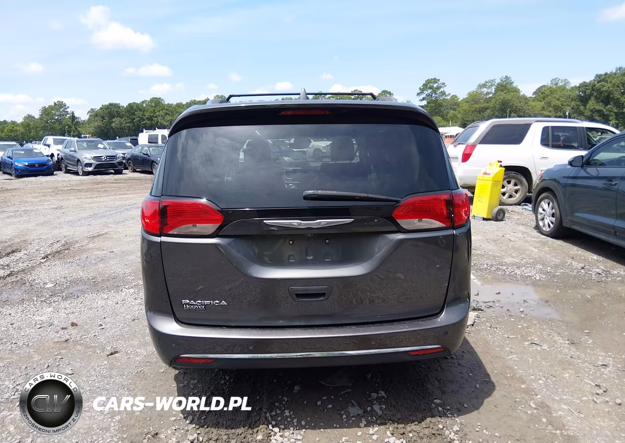 2017 Chrysler Pacifica Touring-L Plus VIN:2C4RC1EG6HR614255 - 16