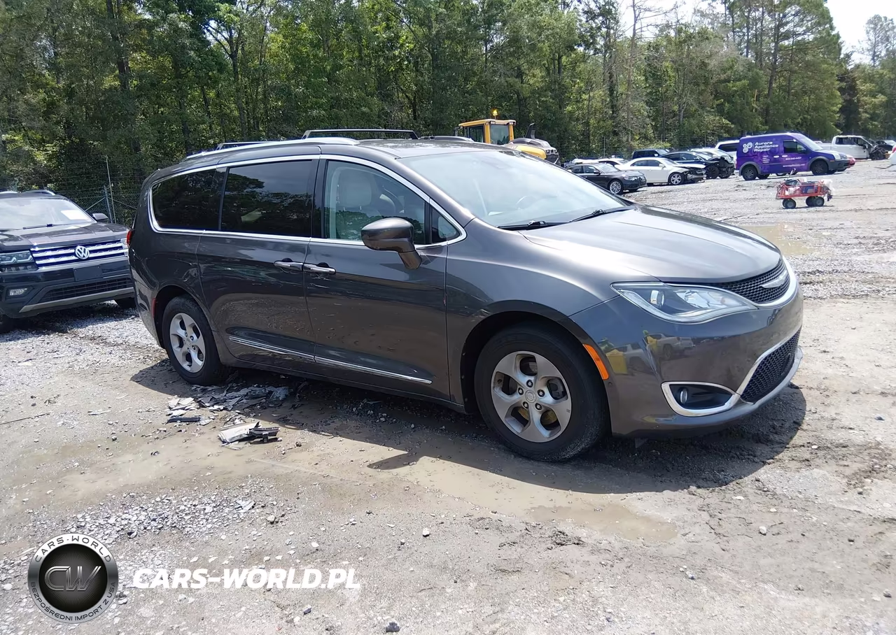 2017 Chrysler Pacifica Touring-L Plus VIN:2C4RC1EG6HR614255 - 17