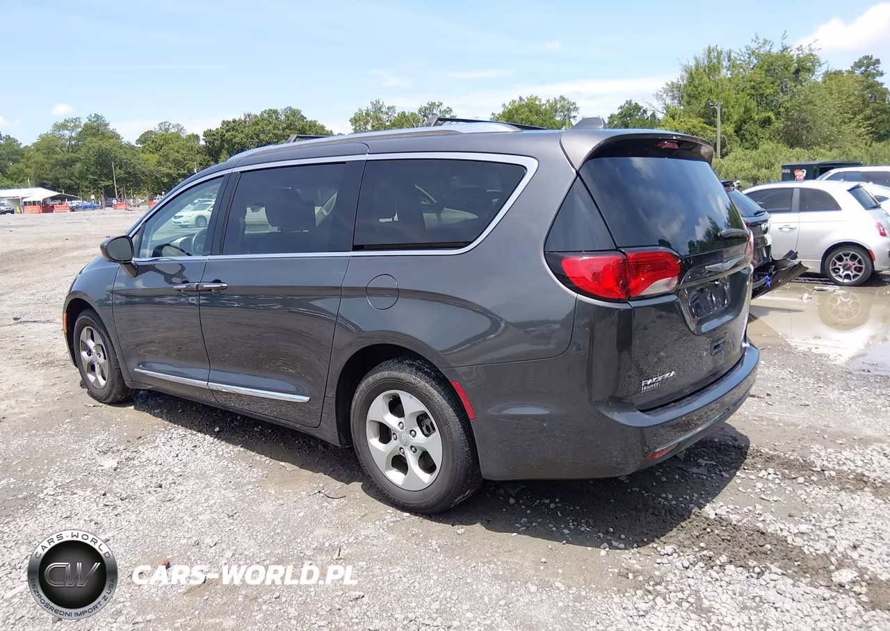 2017 Chrysler Pacifica Touring-L Plus VIN:2C4RC1EG6HR614255 - 19