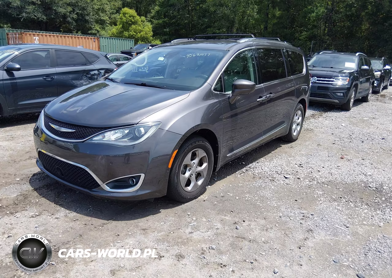 2017 Chrysler Pacifica Touring-L Plus VIN:2C4RC1EG6HR614255 - 6