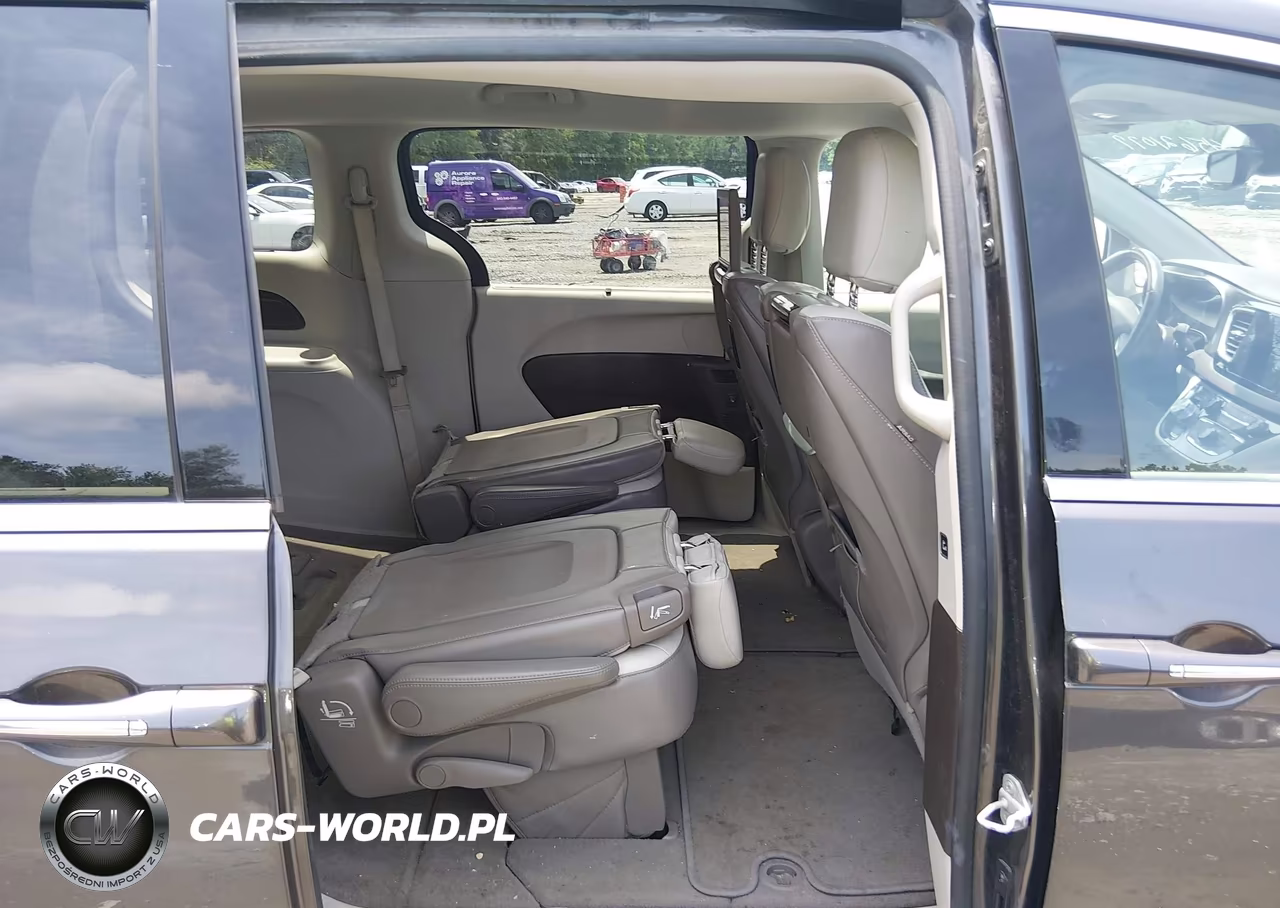2017 Chrysler Pacifica Touring-L Plus VIN:2C4RC1EG6HR614255 - 8