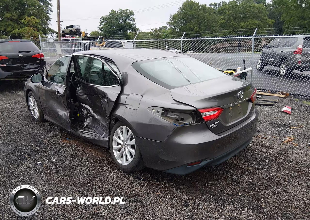 2018 Toyota Camry Le VIN:4T1B11HKXJU518169 - 3