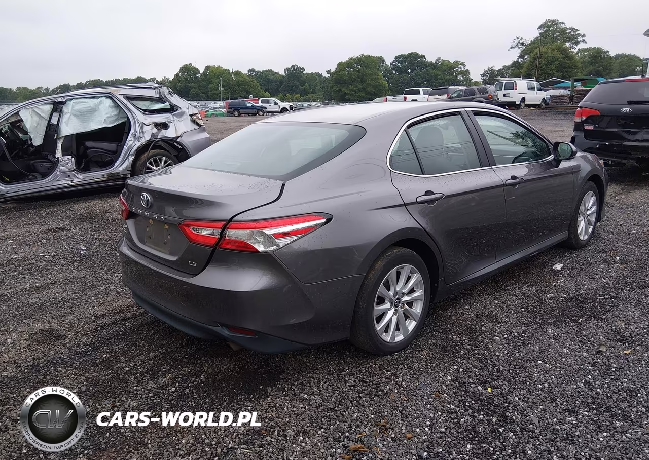 2018 Toyota Camry Le VIN:4T1B11HKXJU518169 - 4