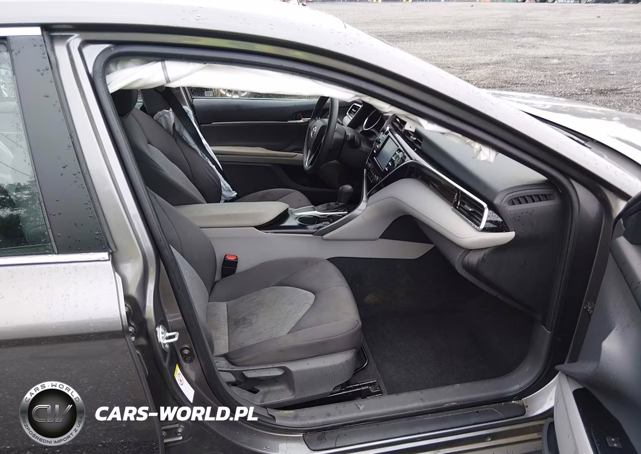 2018 Toyota Camry Le VIN:4T1B11HKXJU518169 - 5