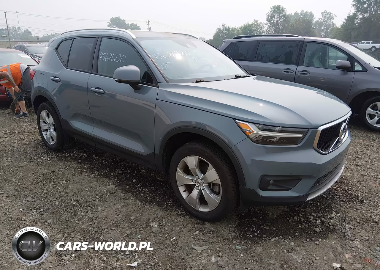2022 Volvo Xc40 T5 Momentum – zdjęcie 1 z 17