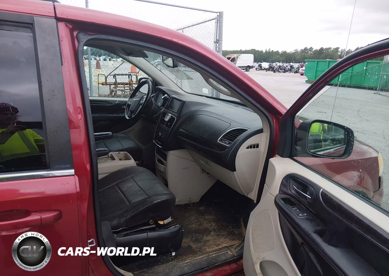 2012 Chrysler Town & Country Touring VIN:2C4RC1BG5CR165812 - 5