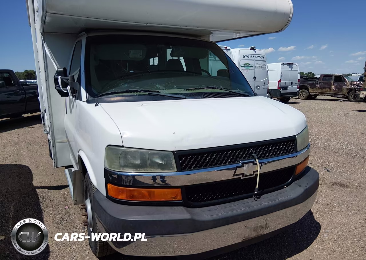 2004 Chevrolet Express Cutaway Base W-C7L-C7N VIN:1GBJG31U341110614 - 11