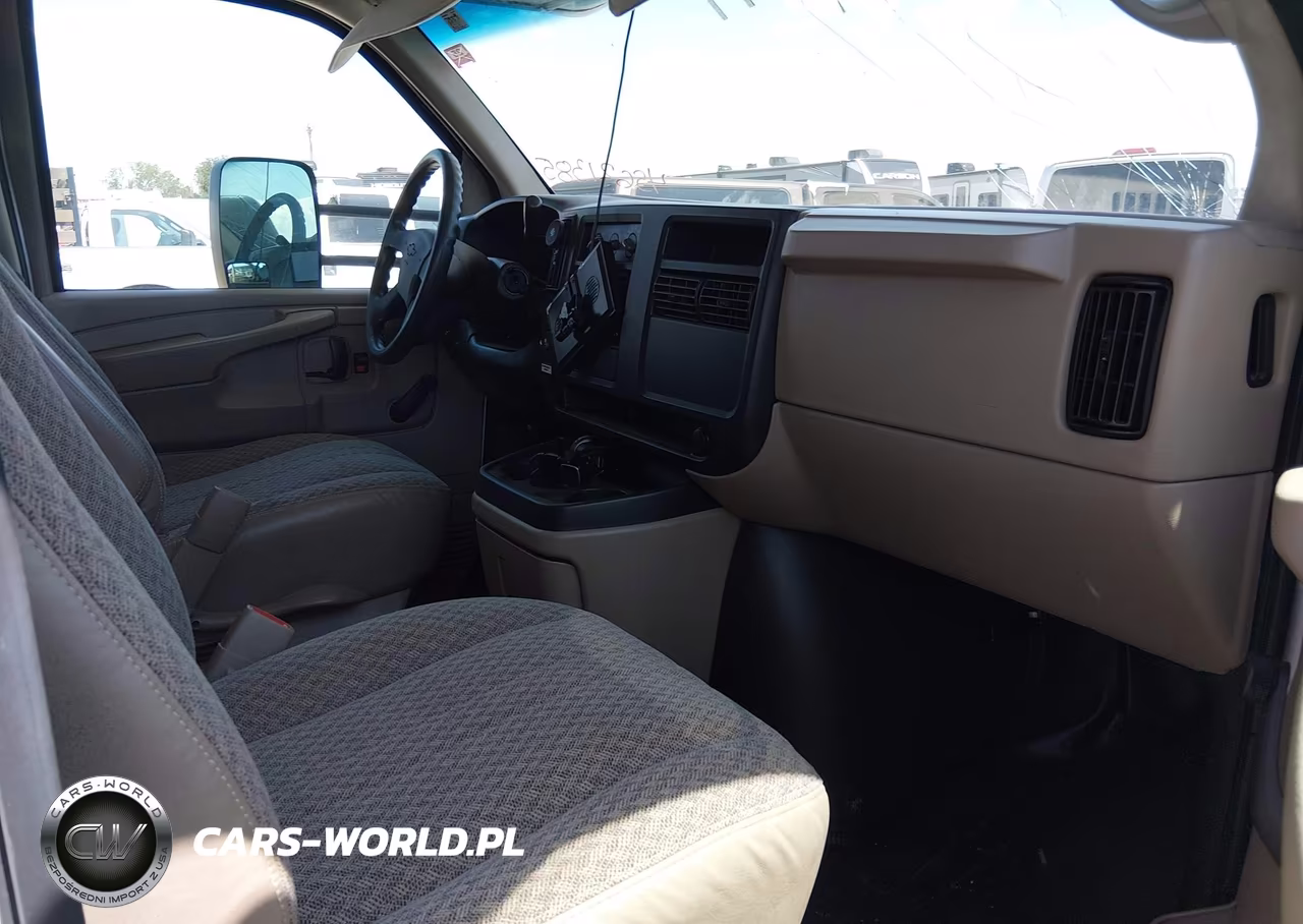 2004 Chevrolet Express Cutaway Base W-C7L-C7N VIN:1GBJG31U341110614 - 6