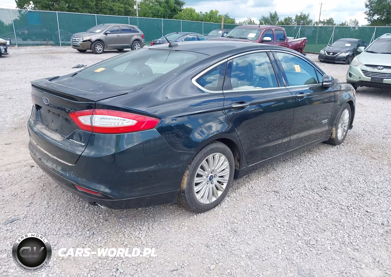 2014 Ford Fusion Energi Titanium VIN:3FA6P0SU4ER154472 - 4