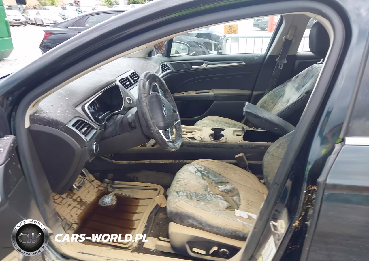2014 Ford Fusion Energi Titanium VIN:3FA6P0SU4ER154472 - 5