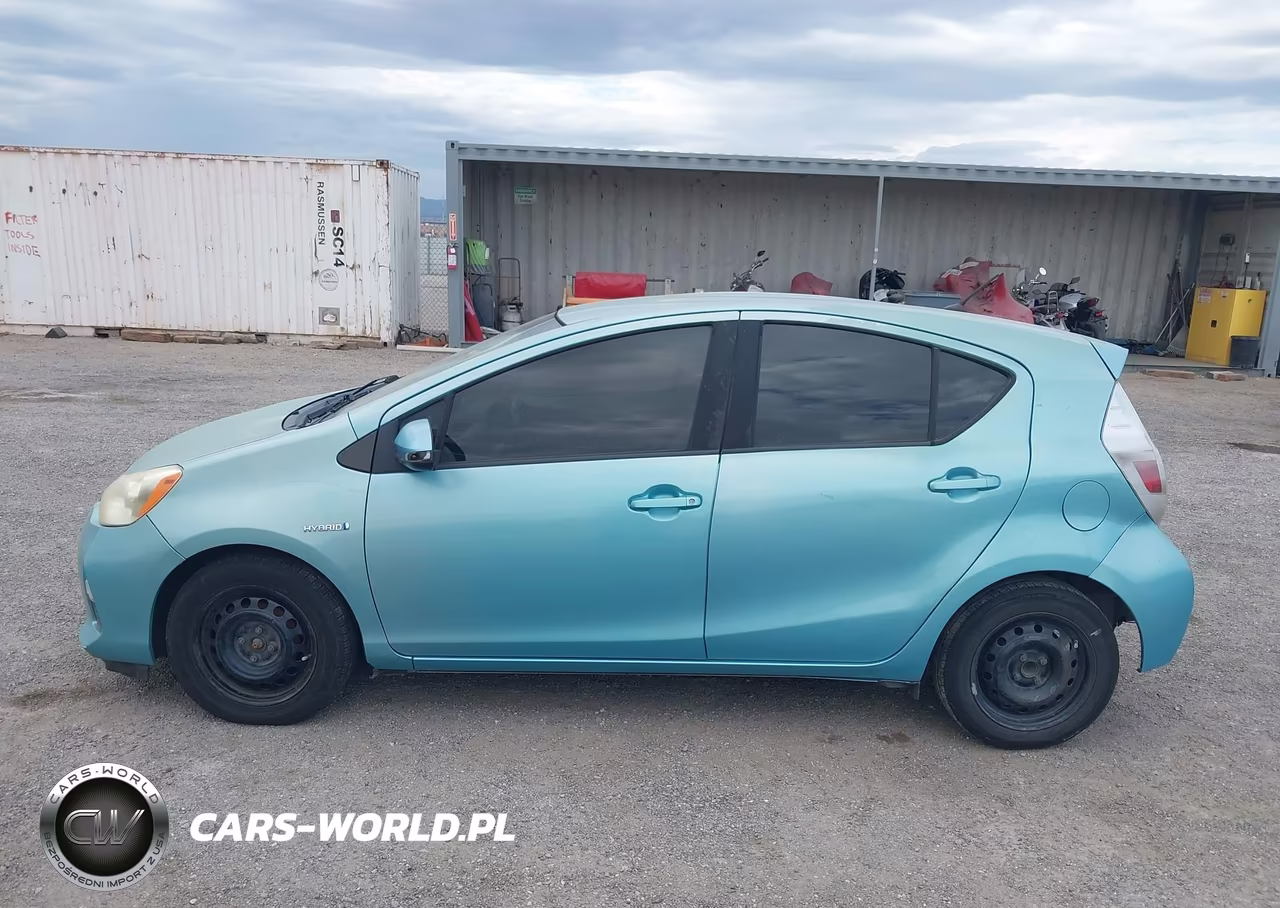 2014 Toyota Prius C One VIN:JTDKDTB32E1067688 - 14