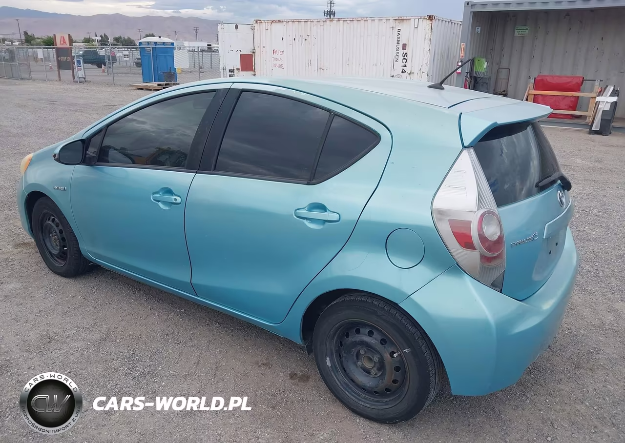 2014 Toyota Prius C One VIN:JTDKDTB32E1067688 - 3