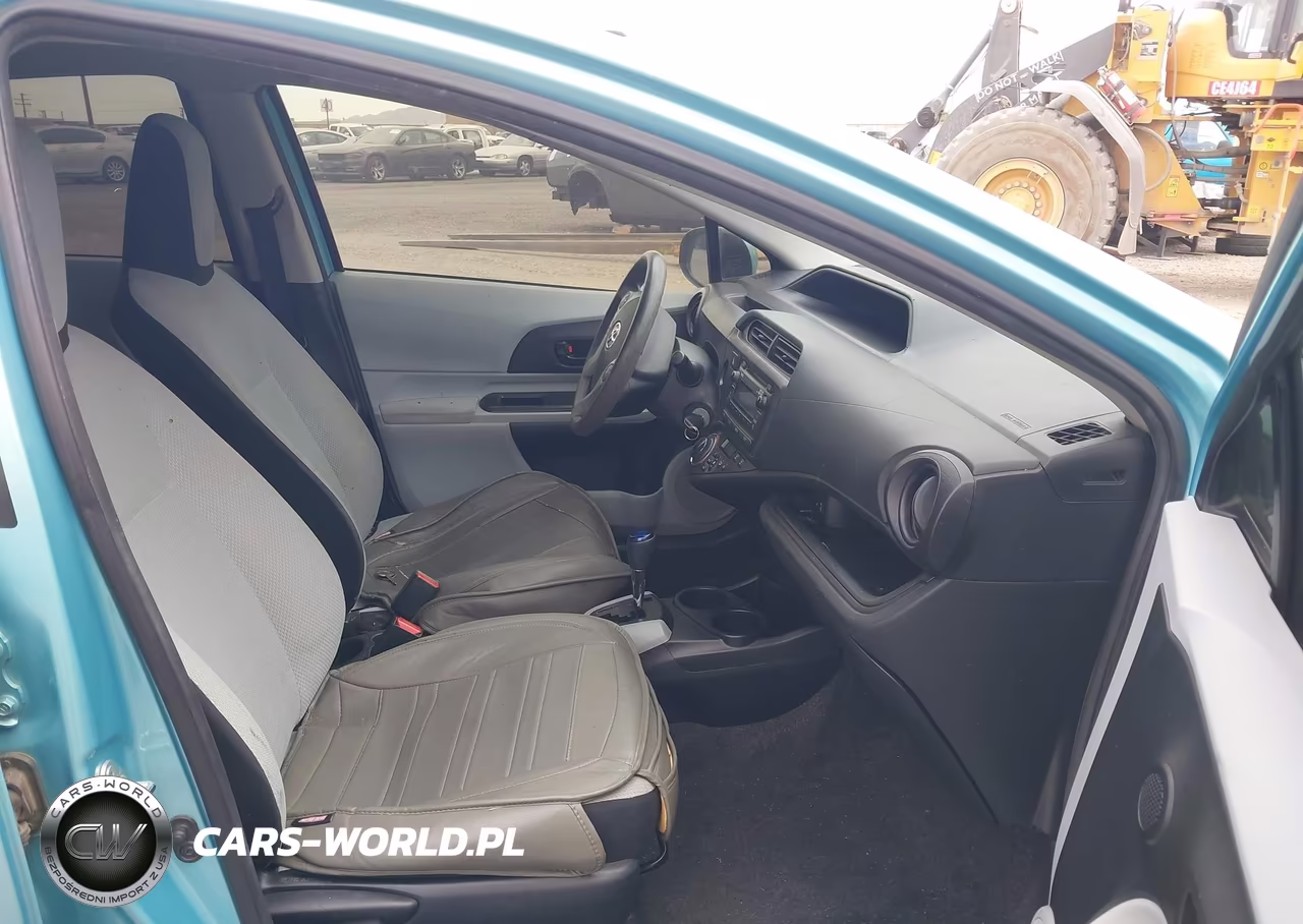 2014 Toyota Prius C One VIN:JTDKDTB32E1067688 - 5