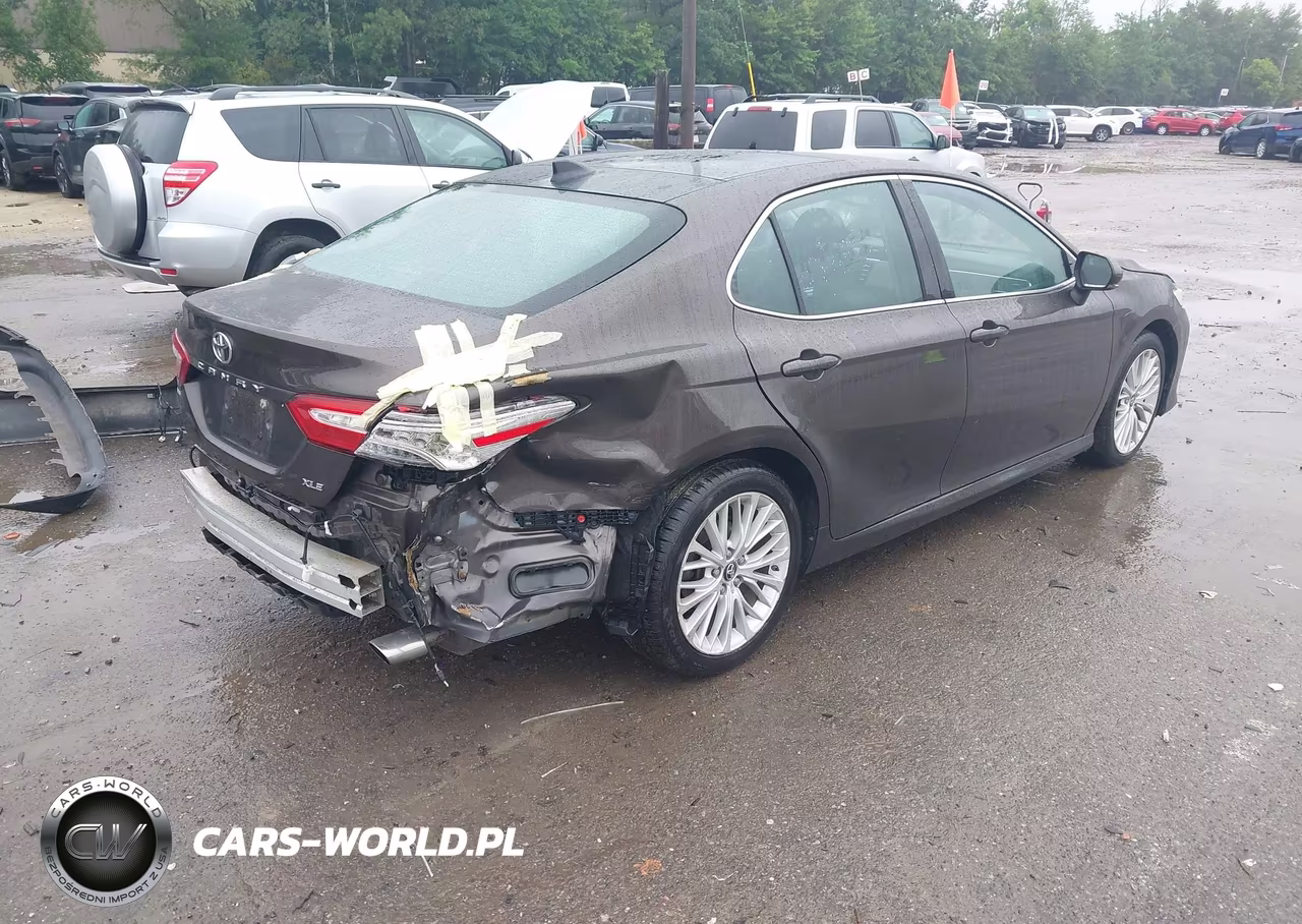 2018 Toyota Camry Xle VIN:4T1B11HK6JU040459 - 4