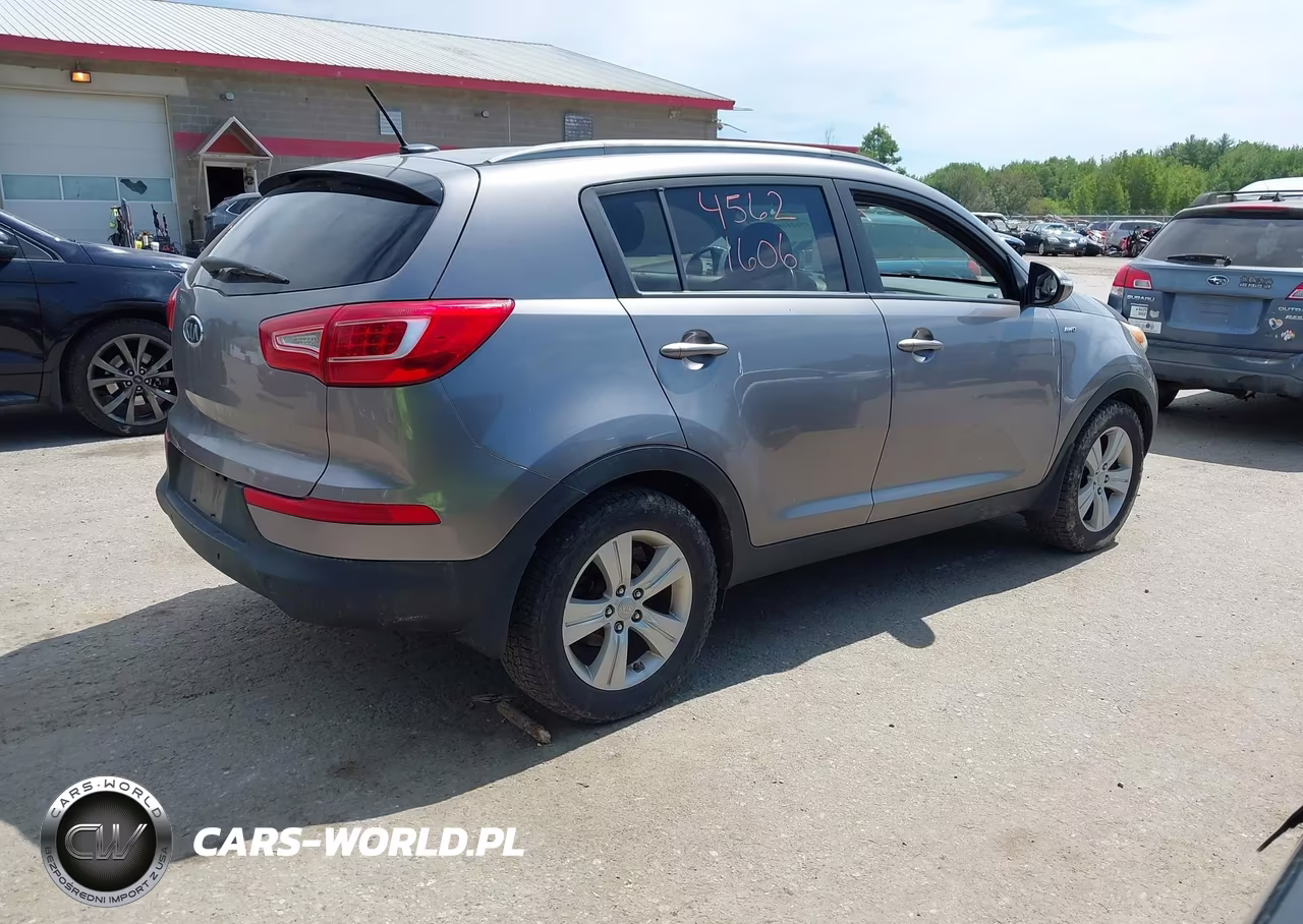 2011 Kia Sportage Lx VIN:KNDPBCA27B7015471 - 4