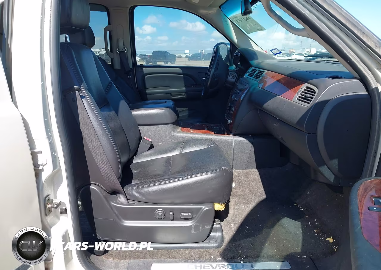 2009 Chevrolet Tahoe Ltz VIN:1GNFC33009R222293 - 5