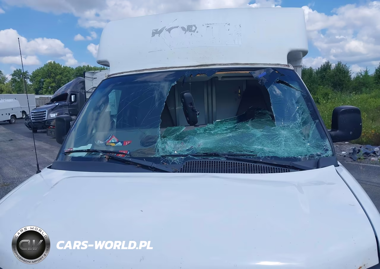 2018 Chevrolet Express Cutaway Work Van VIN:1GB0GRFG0J1233414 - 11