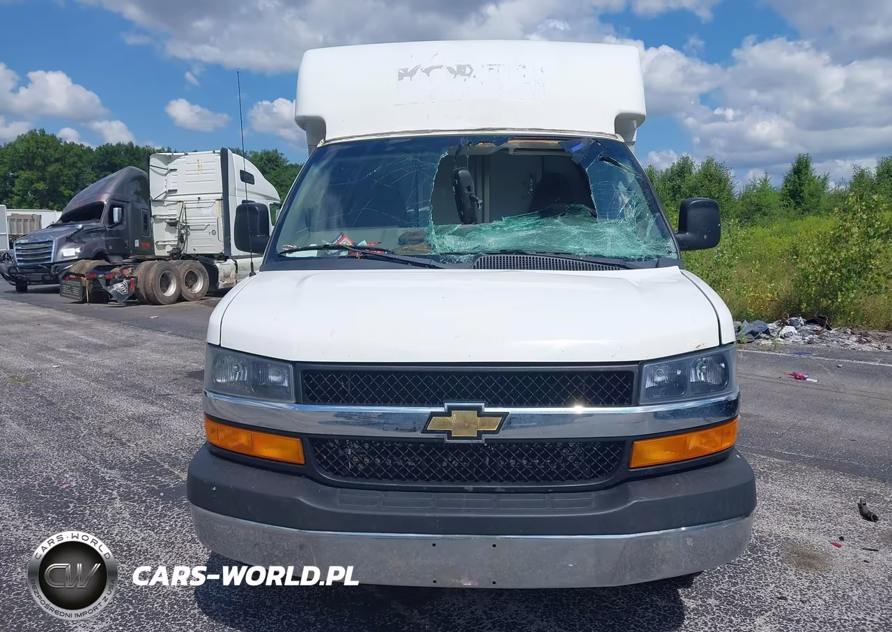 2018 Chevrolet Express Cutaway Work Van VIN:1GB0GRFG0J1233414 - 12