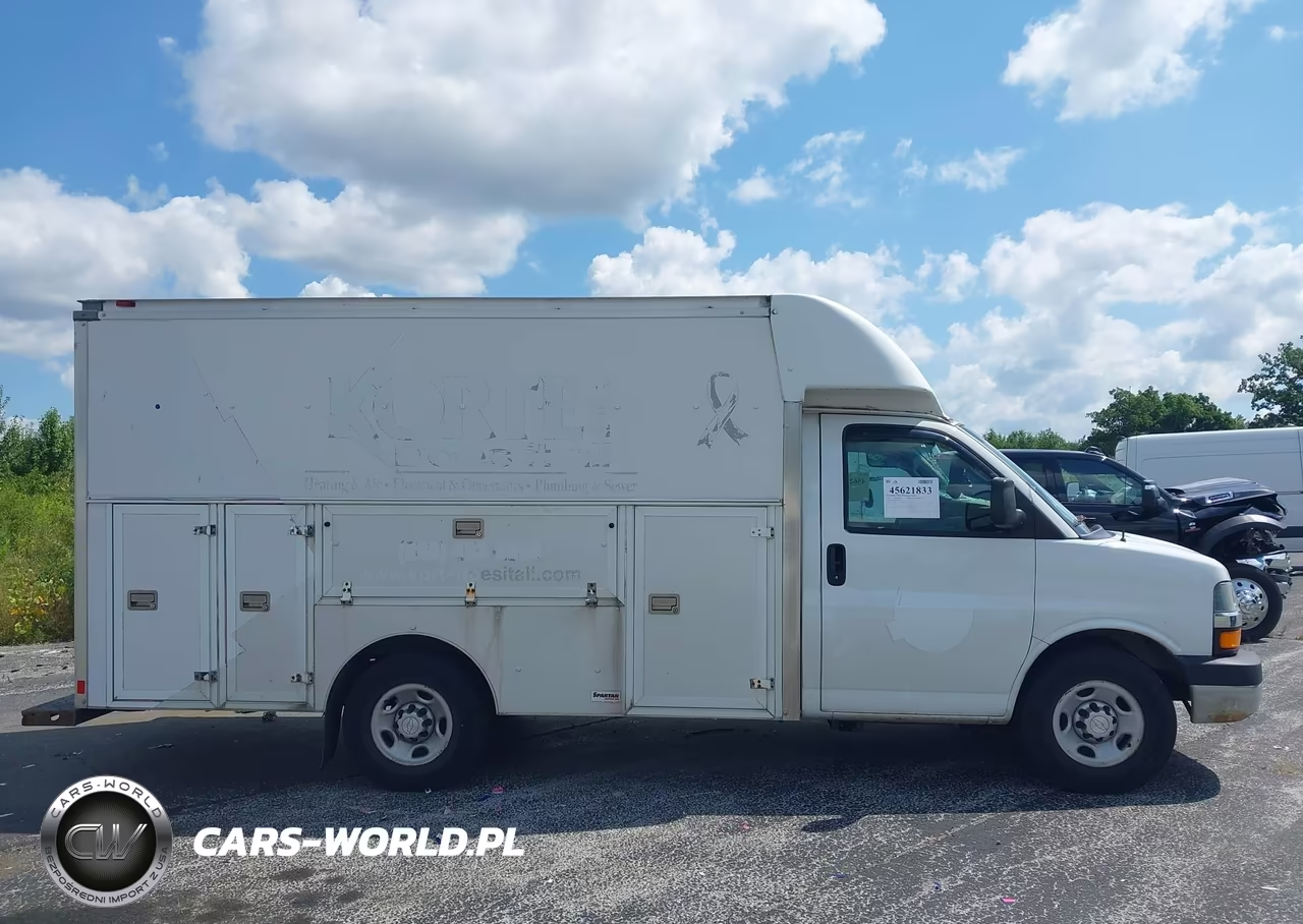 2018 Chevrolet Express Cutaway Work Van VIN:1GB0GRFG0J1233414 - 13