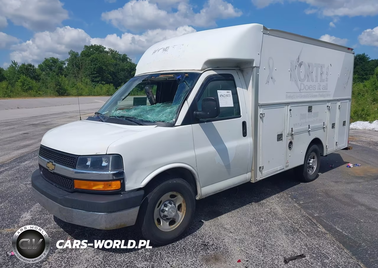 2018 Chevrolet Express Cutaway Work Van VIN:1GB0GRFG0J1233414 - 2
