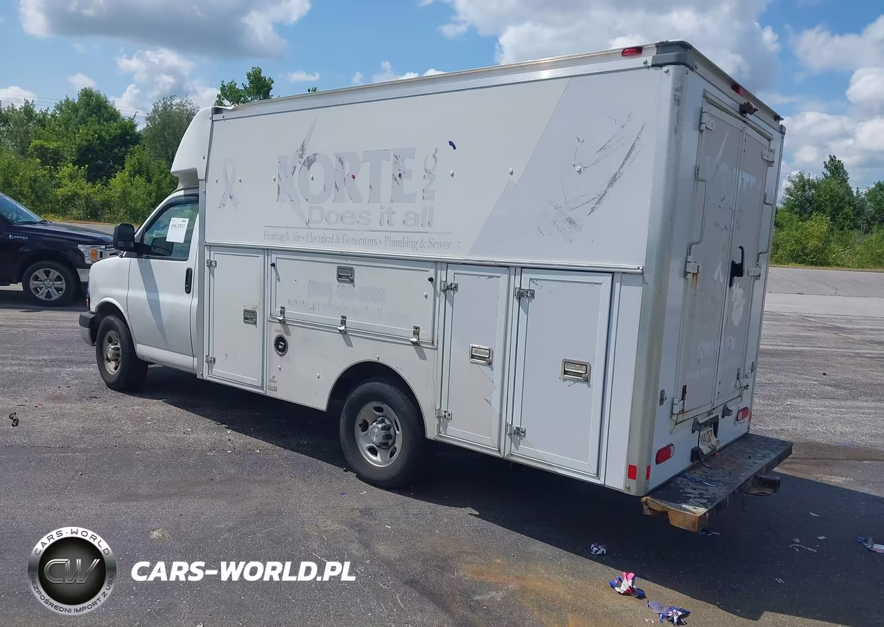 2018 Chevrolet Express Cutaway Work Van VIN:1GB0GRFG0J1233414 - 3