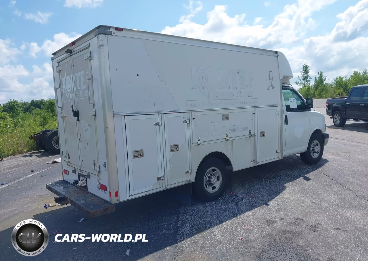 2018 Chevrolet Express Cutaway Work Van VIN:1GB0GRFG0J1233414 - 4