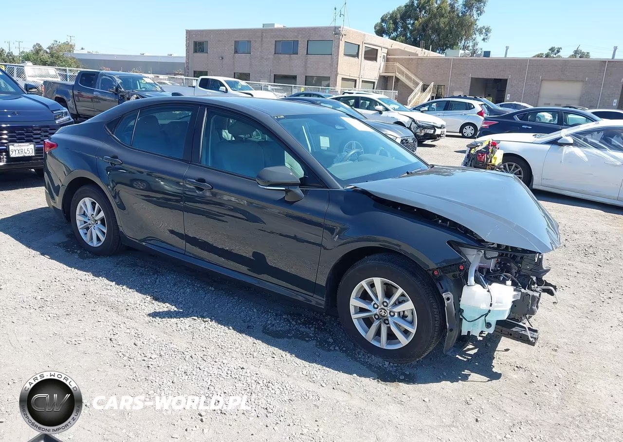 2025 Toyota Camry Le – zdjęcie 1 z 17