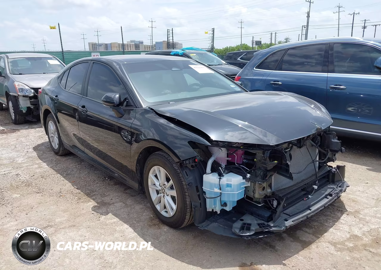2025 Toyota Camry Le – zdjęcie 1 z 17