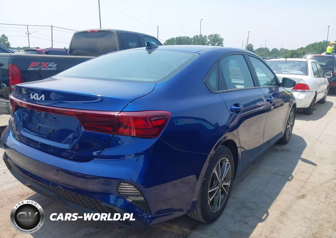 2022 Kia Forte Lxs VIN:3KPF24AD7NE472630 - 4