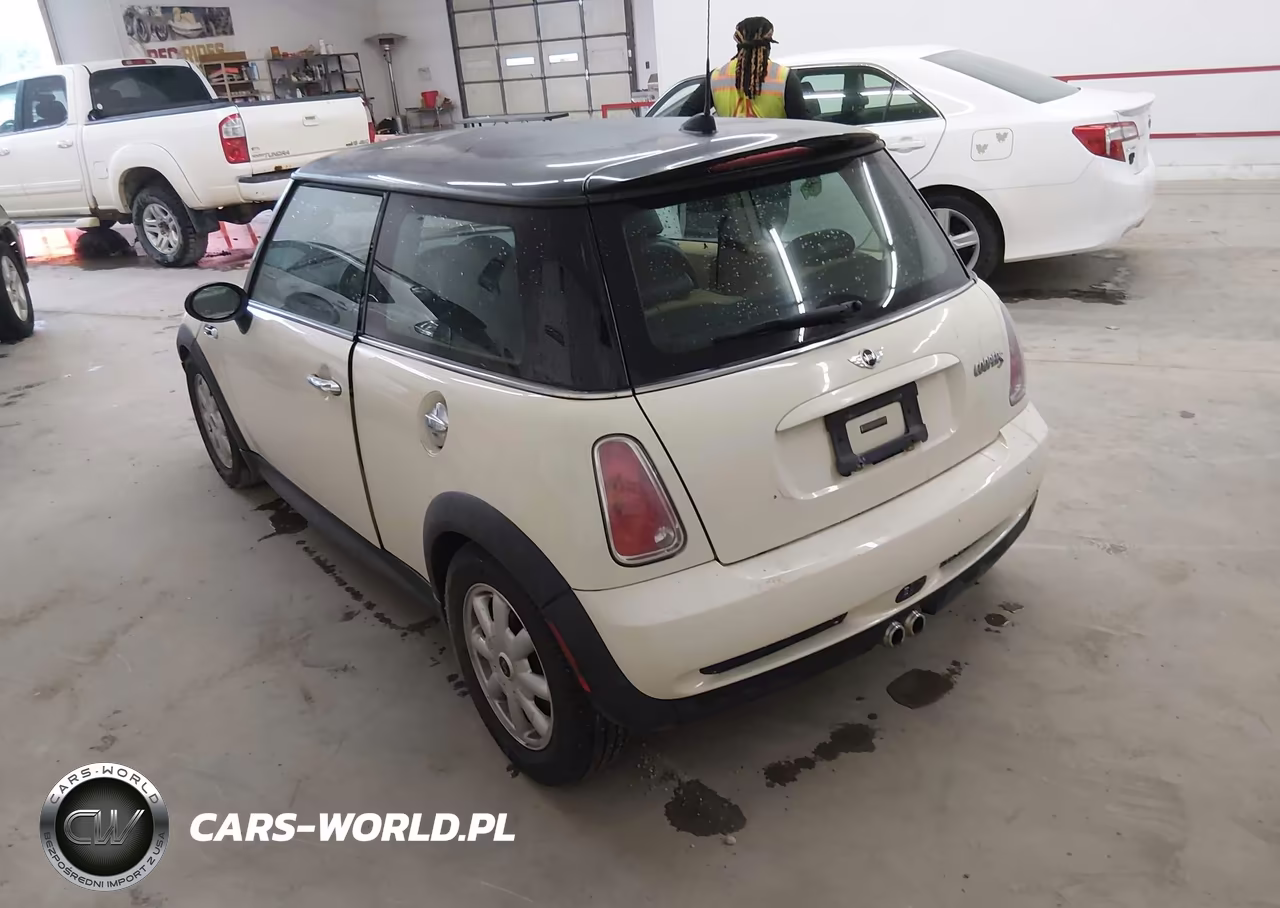 2005 Mini Cooper S VIN:WMWRE33425TD91652 - 3