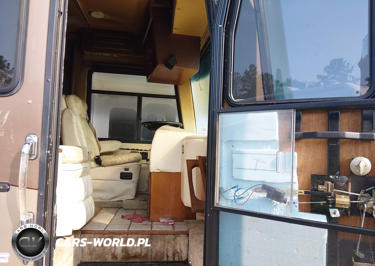 2001 Roadmaster Rail Executive Signature VIN:1RF12061X11015107 - 5