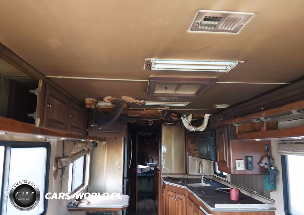 2001 Roadmaster Rail Executive Signature VIN:1RF12061X11015107 - 6