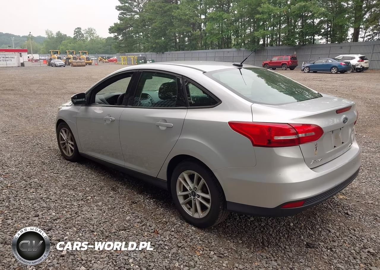 2016 Ford Focus Se VIN:1FADP3F27GL283129 - 3