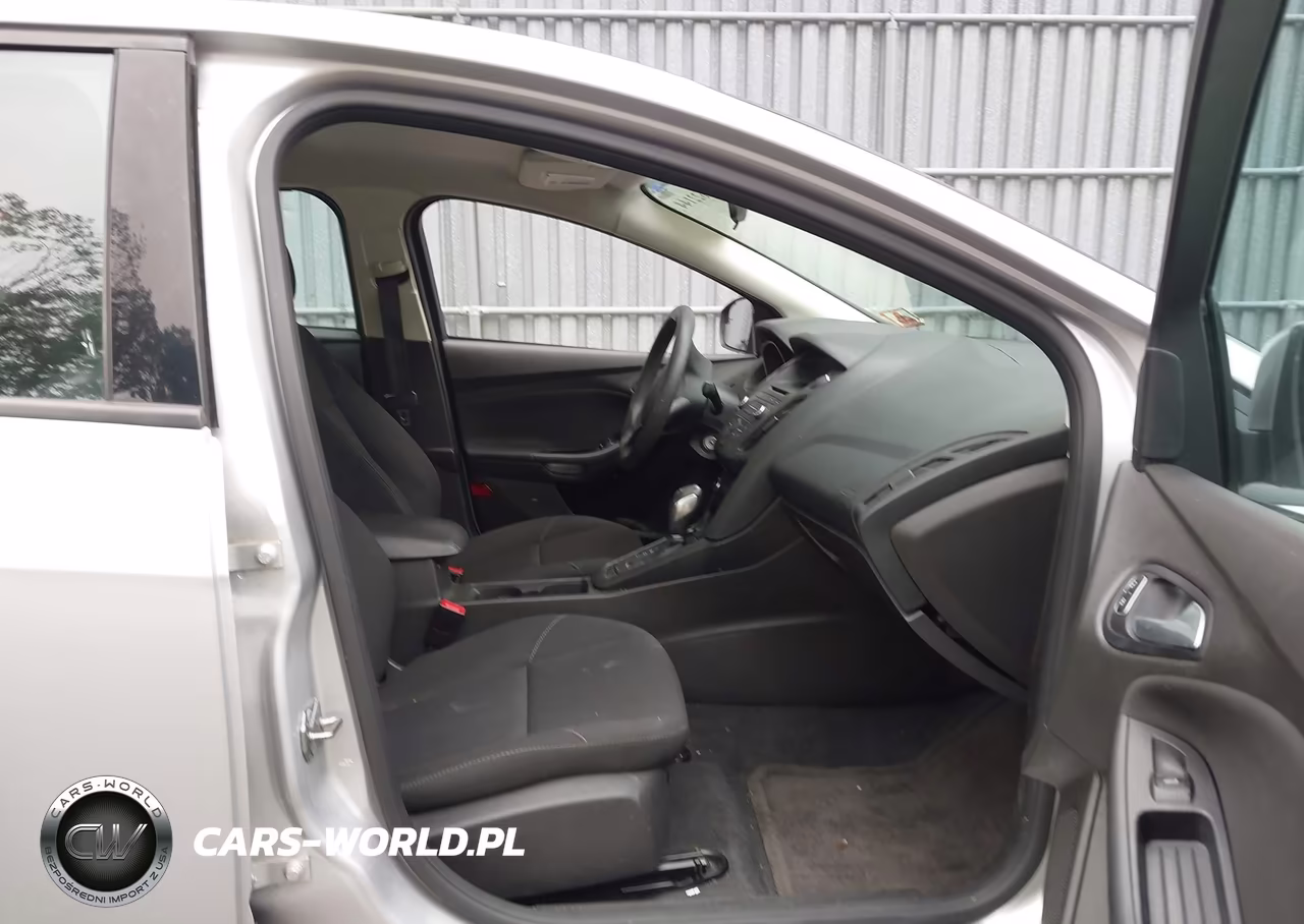 2016 Ford Focus Se VIN:1FADP3F27GL283129 - 5