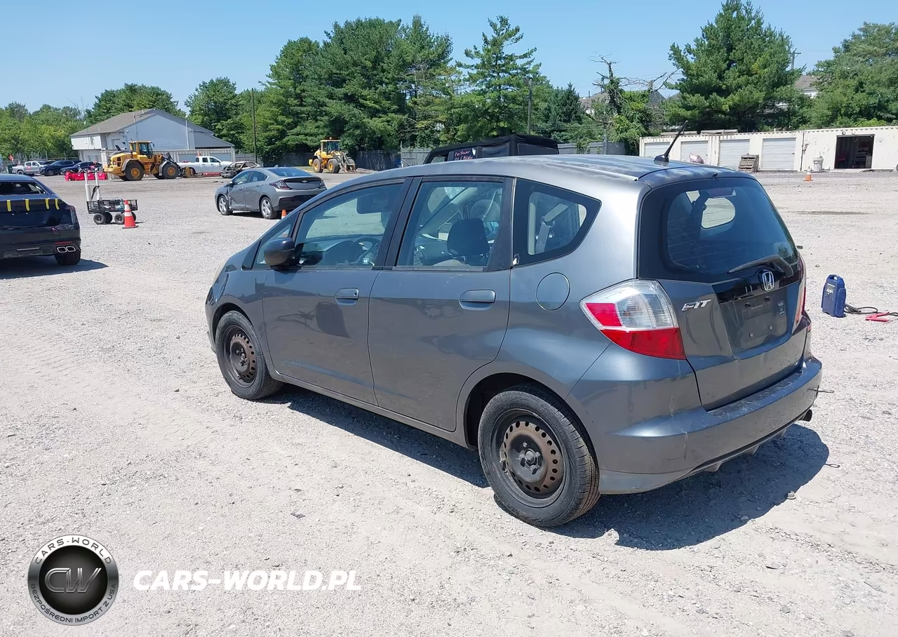 2011 Honda Fit VIN:JHMGE8H31BS007395 - 3